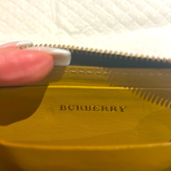 Compact Burberry  wallet with attached keychain. - Picture 8 of 10
